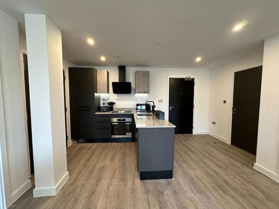 Stylish Central York Apartment Free Parking & Gym Bagian luar foto
