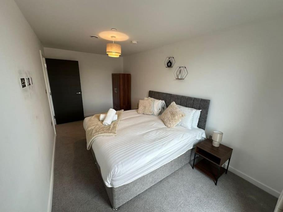 Stylish Central York Apartment Free Parking & Gym Bagian luar foto