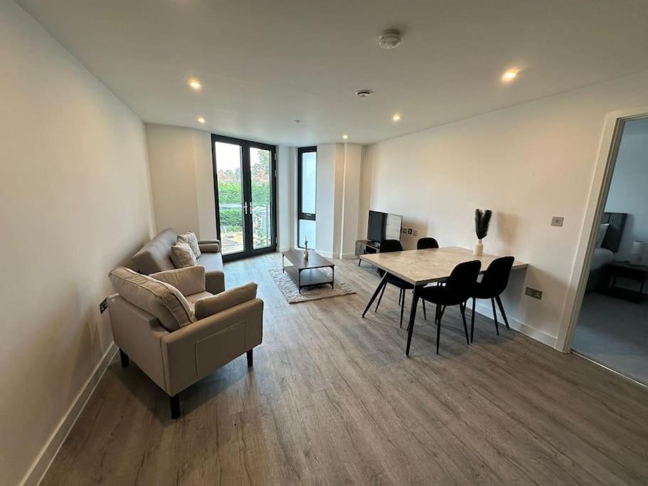 Stylish Central York Apartment Free Parking & Gym Bagian luar foto