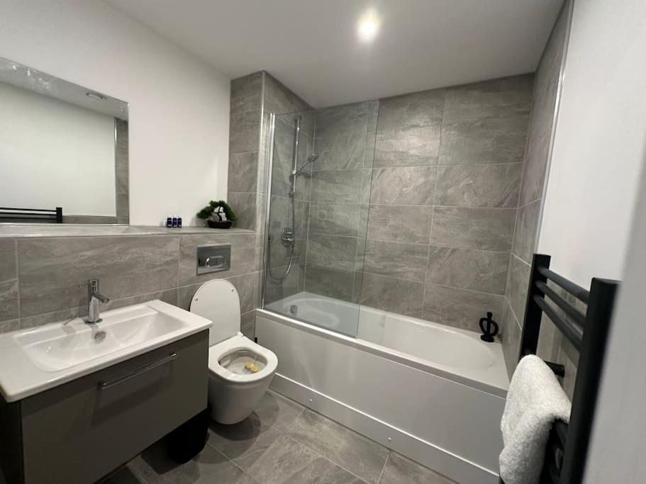 Stylish Central York Apartment Free Parking & Gym Bagian luar foto